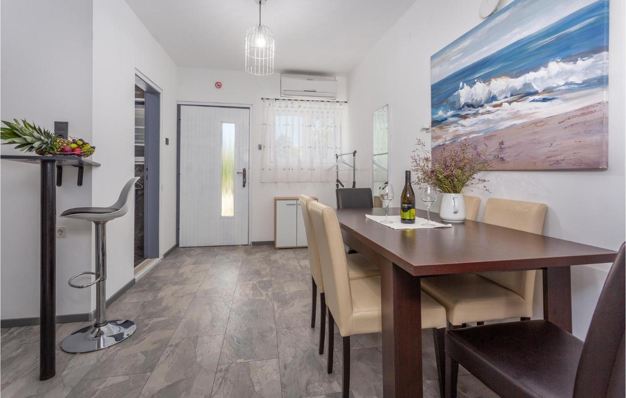 Beautiful Apartment In Malinska With Kitchen Екстериор снимка