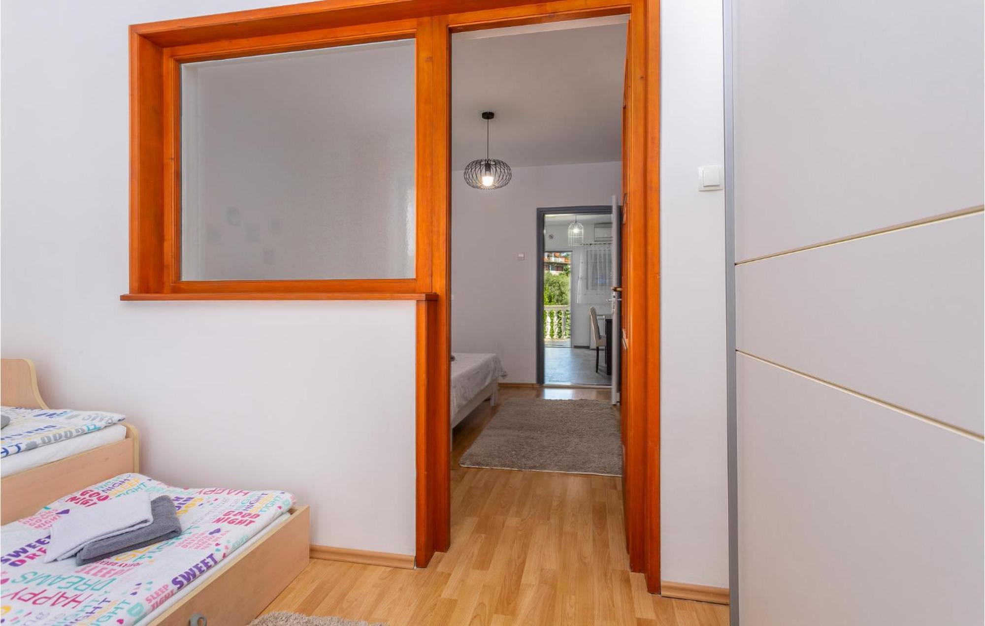 Beautiful Apartment In Malinska With Kitchen Екстериор снимка