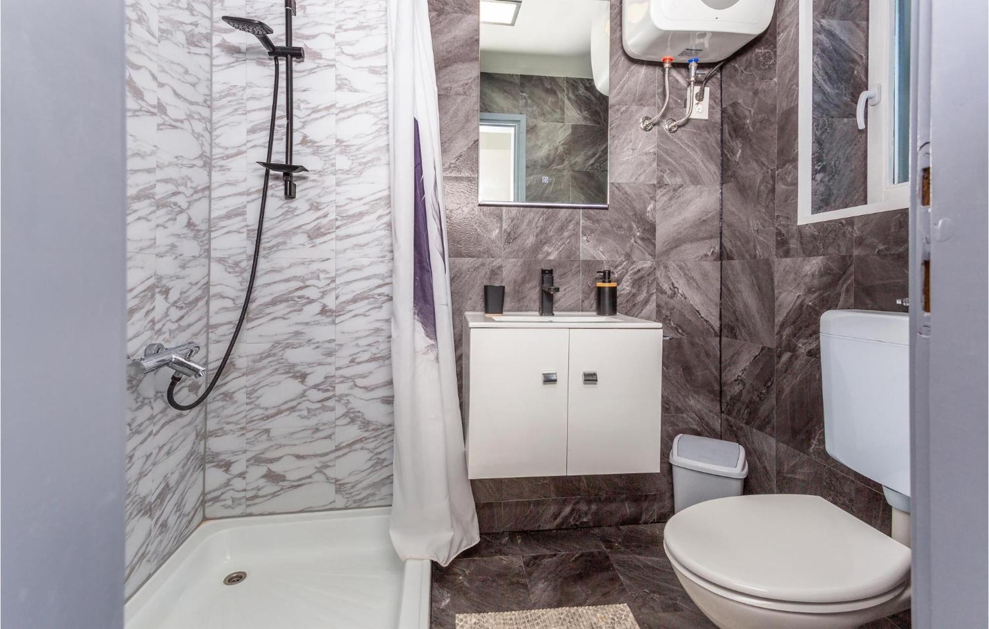 Beautiful Apartment In Malinska With Kitchen Екстериор снимка